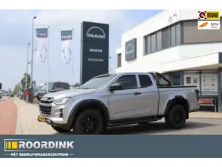 Isuzu D-Max 1.9 Extended Cab V-Cross Zwart LM met Terrain band 3500 kg Trekhaak Rollbar
