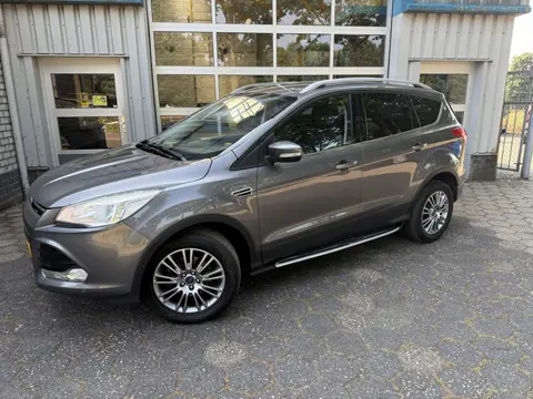 Ford Kuga 1.6 Titanium Plus / Trekhaak / CarPlay (bj 2014)
