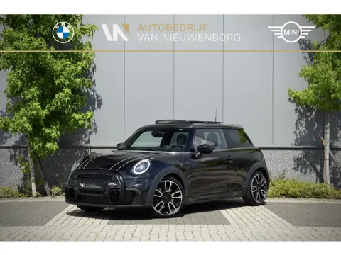 MINI 3-deurs 2.0 Cooper S John Cooper Works | Panoramadak | Harman-Kardon | HUD | Camera | Adaptive 