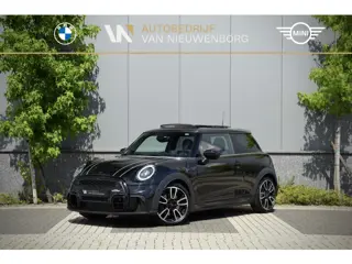 MINI 3-deurs 2.0 Cooper S John Cooper Works | Panoramadak | Harman-Kardon | HUD | Camera | Adaptive 