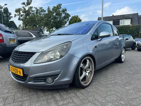 Opel Corsa 1.4-16V Sport,Apk 26/4/27,Cruise,Dubbele uitlaat,Nap