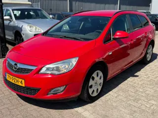 Opel Astra Sports Tourer 1.4 Edition 2011 Rood Airco APK 04-2027