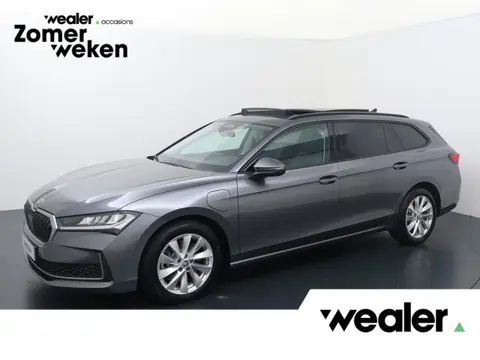 Škoda Superb Combi 1.5 TSI PHEV Business Edition | 204 PK | SoH 100% | Trekhaak | Panoramadak | Adap