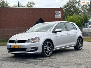 Volkswagen Golf 1.2 TSI Highline 5DR*Stoelverwarming*Airco*Trekhaak*LM velgen*Parkeersensoren*APK*