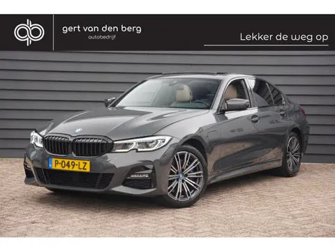 BMW 3-serie 320e Business Edition Plus - M SPORT - LASER LED - SCHUIFDAK - LEDER - CARPLAY -