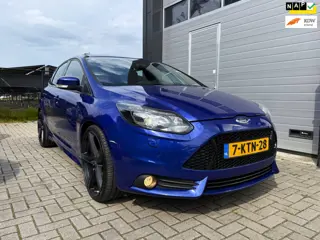 Ford Focus 2.0 EcoBoost ST-3 250 pk - Schuif-/Kanteldak - Navigatie - Keyless Entry - Achteruitrijca
