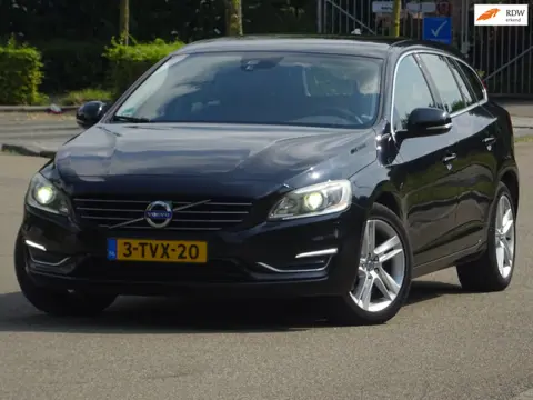 Volvo V60 2.4 D6 AWD Plug-In Hybrid Summu AUTOMAAT LEER/NAVI