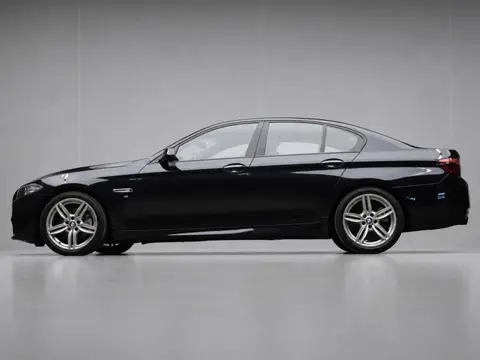 BMW 5-serie 520i High Executive M-Sport (DIGITALE COCK PIT,COMFORT STOELEN,M-STUUR,CAMERA,PDC,TREKHA