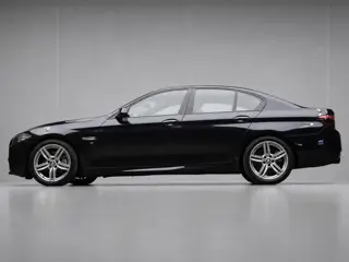 BMW 5-serie 520i High Executive M-Sport (DIGITALE COCK PIT,COMFORT STOELEN,M-STUUR,CAMERA,PDC,TREKHA
