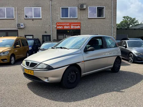 Lancia Ypsilon 1.2 LS ECVT automaat 01.08.27 apk