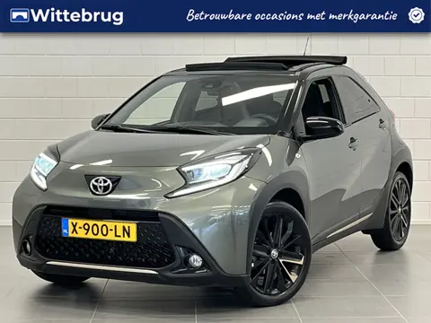 Toyota Aygo X 1.0 VVT-i MT Premium OPEN DAK | TWO TONE | NAVIGATIE | ZEER LUXE!