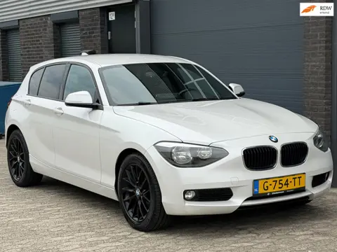 BMW 1-serie 116i Limited Series CARPLAY KEYLESS CLIMA CRUISE APK