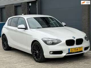 BMW 1-serie 116i Limited Series CARPLAY KEYLESS CLIMA CRUISE APK