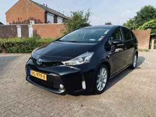 Toyota Prius + 1.8 Active