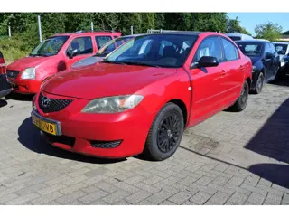 Mazda 3 1.6 sedan 150 dkm zijschade rechts 2 deuren en stijl