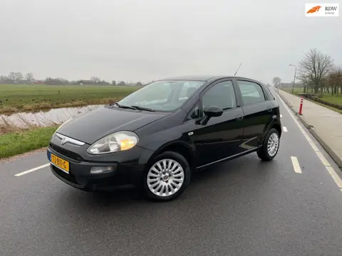 Fiat Punto Evo 1.4 Dynamic 5 DEURS AIRCO RIJD SCHAKELT GOED LAAG KMS