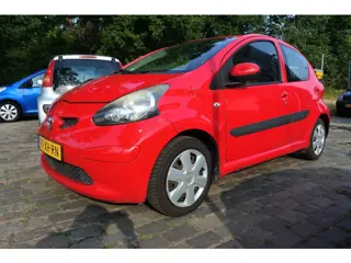 Toyota Aygo 1.0-12V + 230 dkm 5 drs airco nw apk 26-9-2027