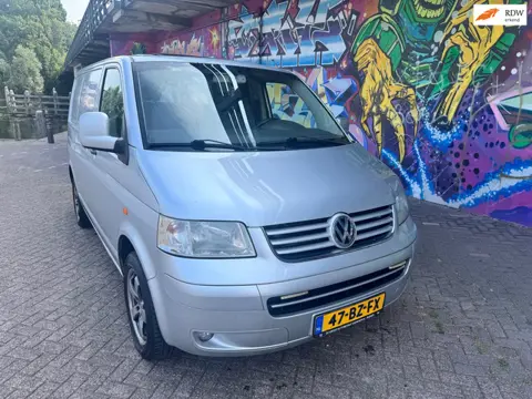 Volkswagen Transporter 2.5 TDI 300 174 pk schuifdak sport velgen stereo navigatie airco. Zeer mooie 