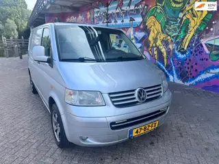 Volkswagen Transporter 2.5 TDI 300 174 pk schuifdak sport velgen stereo navigatie airco. Zeer mooie 