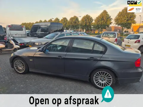 BMW 3-serie 318i Dynamic Executive / Lees Tekst