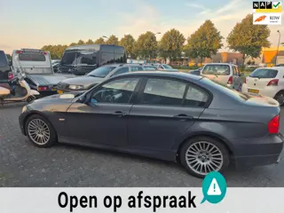 BMW 3-serie 318i Dynamic Executive / Lees Tekst