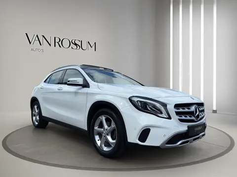 Mercedes-Benz GLA-klasse 180 Premium | Pano | Leder sportstoelen | Camera | 18" | Cruise |