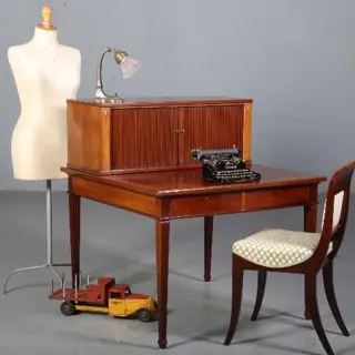 Mahonie werktafel in Louis Seize stijl ca. 1890 met 2 grote laden en een opzetkast