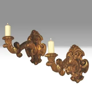 Reusachtig grote  wandkandelaren of wand-appliques ca. 1860 in verguld hout