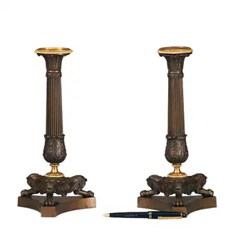 Stel van 2 bronzen deels vergulde kandelaren empire ca 1810