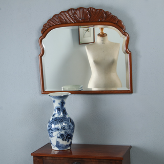 Brede Soester spiegel met facet en gestoken kroontje ca 1890