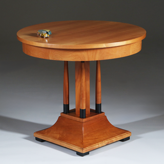 Art Deco Salontafel in blond kersen met zwart gelakte details ca 1915