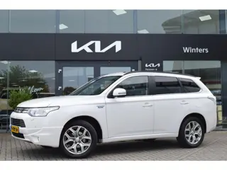 Mitsubishi Outlander 2.0 PHEV instyle+ | Trekhaak | Leder | Camera | Navigatie | Schuif-/Kanteldak |