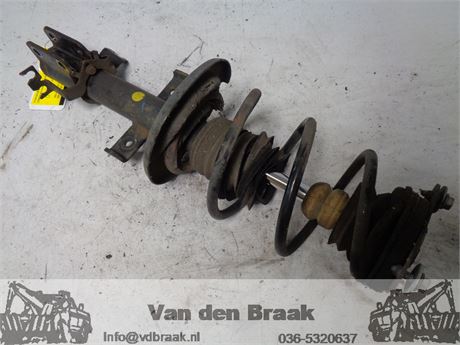 Renault Clio IV Estate 1.2 16V 2013-2021 Schokbreker links voor