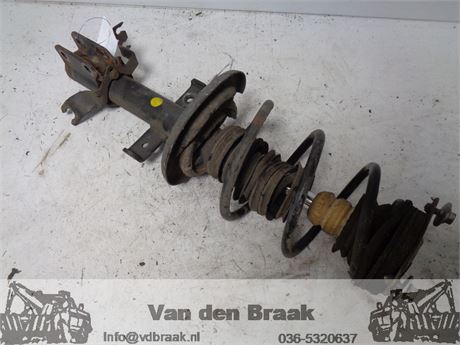 Renault Clio IV Estate 1.2 16V 2013-2021 Schokbreker rechts voor