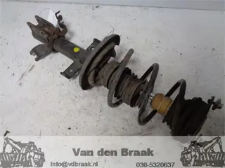 Renault Clio IV Estate 1.2 16V 2013-2021 Schokbreker rechts voor