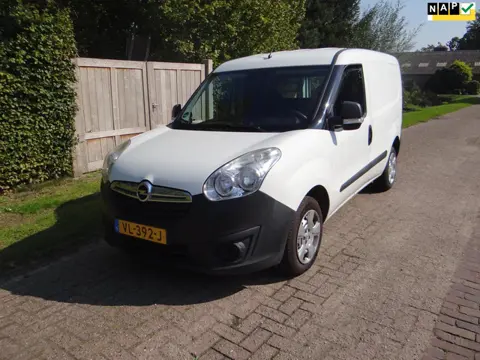 Opel Combo 1.3CDTI ECOFLEX navi/bluetooth/airco. € 2950 incl
