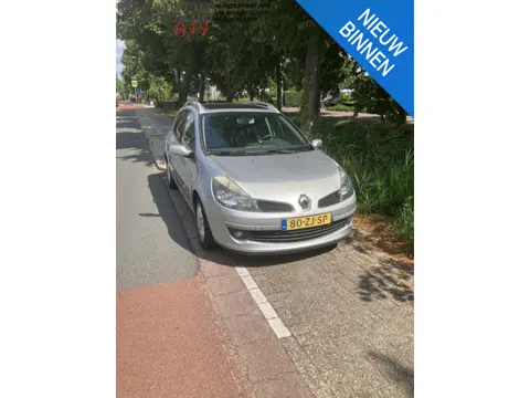 Renault Clio Estate 1.2 TCE Dynamique Achterremmen en voorruit stuk