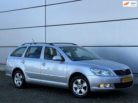 Skoda Octavia Combi 1.2 TSI Ambition Business Line 2e Eignr |Xenon |Park Sensor |Navi |Airco |Trekha