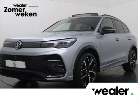 Volkswagen Tiguan 1.5 eHybrid R-Line Edition | 272 PK | SoH 99% | Trekhaak wegklapbaar | Panoramadak