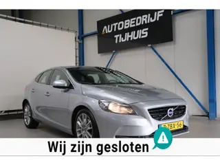 Volvo V40 1.6 D2 Momentum Automaat - N.A.P. Airco, Cruise, PDC, Carplay, Virtual display, Trekhaak.