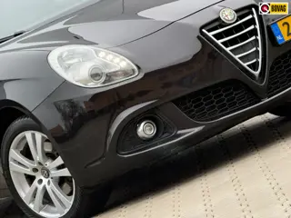 Alfa Romeo Giulietta 1.4 T Distinctive Lusso Automaat - Nero Ertna - Chique