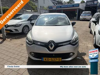 Renault Clio 0.9 TCe Eco2 Expression Auto met weinig kilometers en compleet met oa nav. en airco