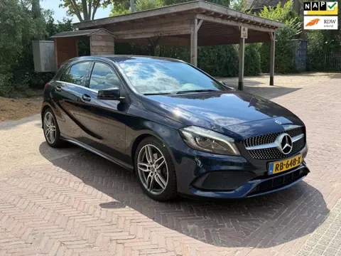 Mercedes-Benz A-klasse 180 AUTOMAAT met AMG pakket en NAP