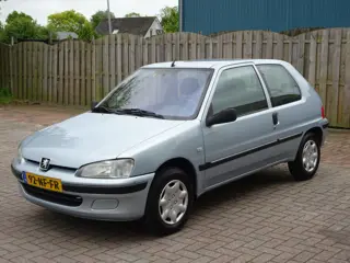 Peugeot 106 1.1 XT Stuurbekrachtiging, elektrische ramen, centrale vergrendeling, trekhaak, enz.