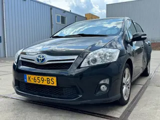 Toyota Auris 1.8 Full Hybrid Dynamic