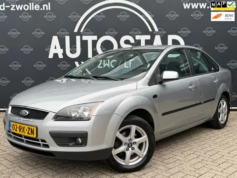 Ford Focus 1.6-16V Ghia Automaat / NL-Auto / NAP / APK / Airco