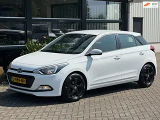 Hyundai I20 1.4i i-Motion Automaat Airco Trekhaak Rijklaar !!