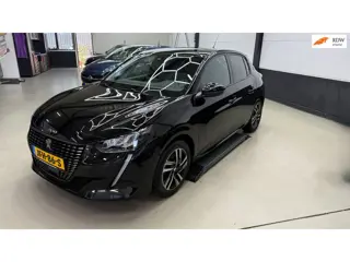 Peugeot 208 1.2 Allure panorama, 3D virtual display, Apple carplay cruise control