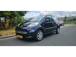 Peugeot 107 1.0-12V XS. beginnend lekke koppakking.. is rijbaar.