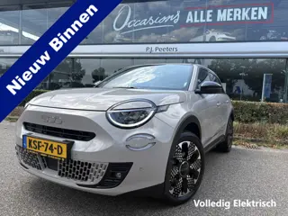 Fiat 600E La Prima 54 kWh Achteruitrijcamera - Apple carplay - Draadloze telefoonoplader - Parkeerse